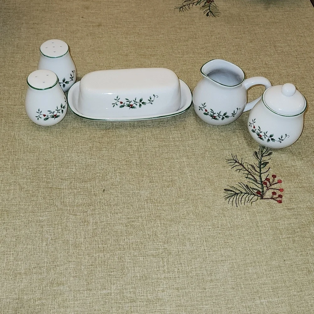 Holiday Royal Seasons Kitchen Ceramic Table Top Accessories